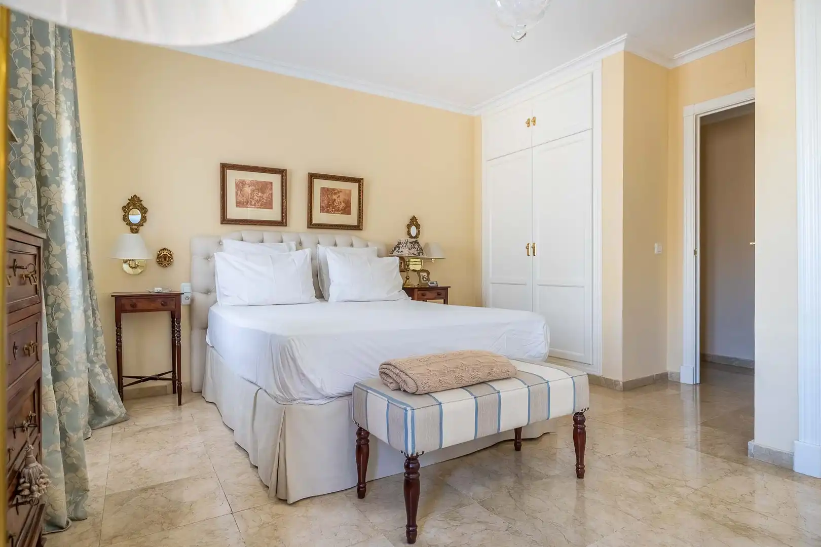 Bedroom of Flat for sale in Sevilla  with Air Conditioner, Heating and Storage room