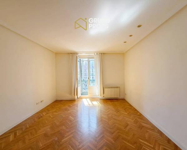 Piso en Alquiler en Universidad - Malasaña