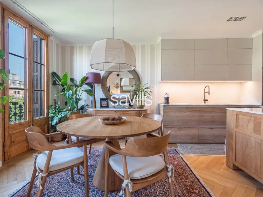 Menjador de Apartament en venda en Barcelona amb Aire condicionat, Terrassa i Forn