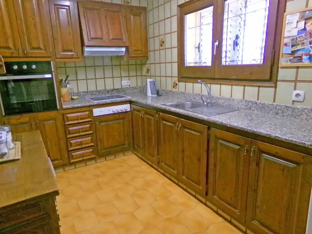 Cuina de Casa o xalet en venda en L'Escala amb Aire condicionat, Calefacció i Terrassa