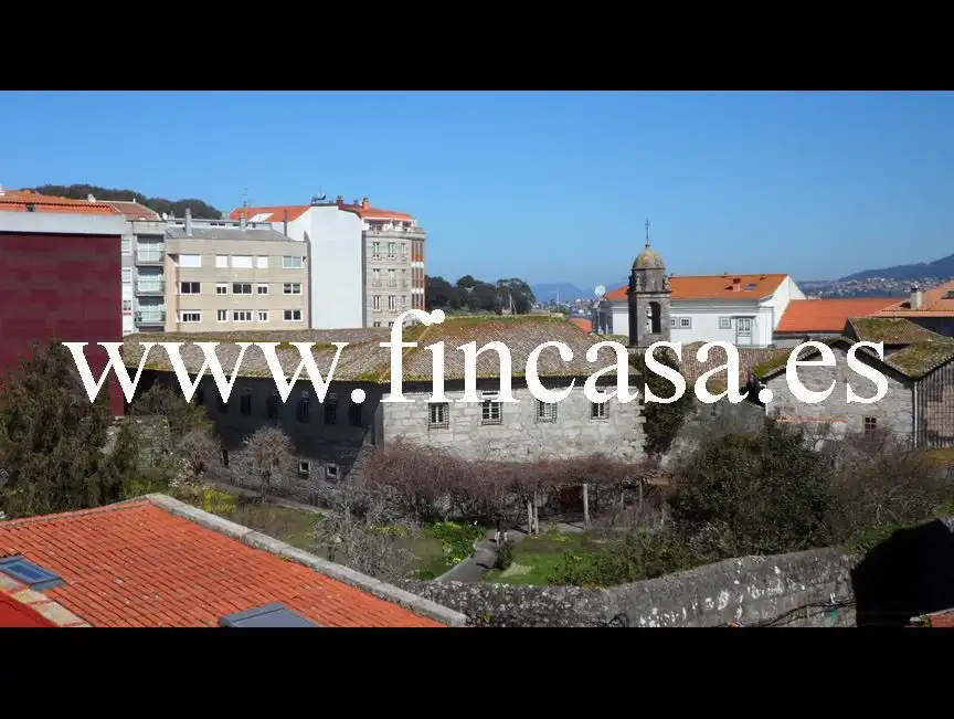 Vista exterior de Edifici en venda en Baiona