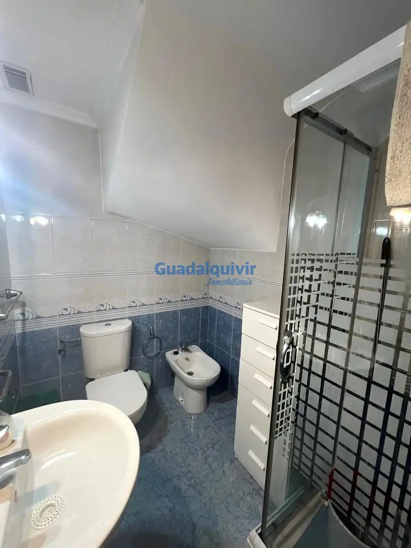 Bany de Casa adosada en venda en Montequinto amb Aire condicionat, Jardí privat i Traster