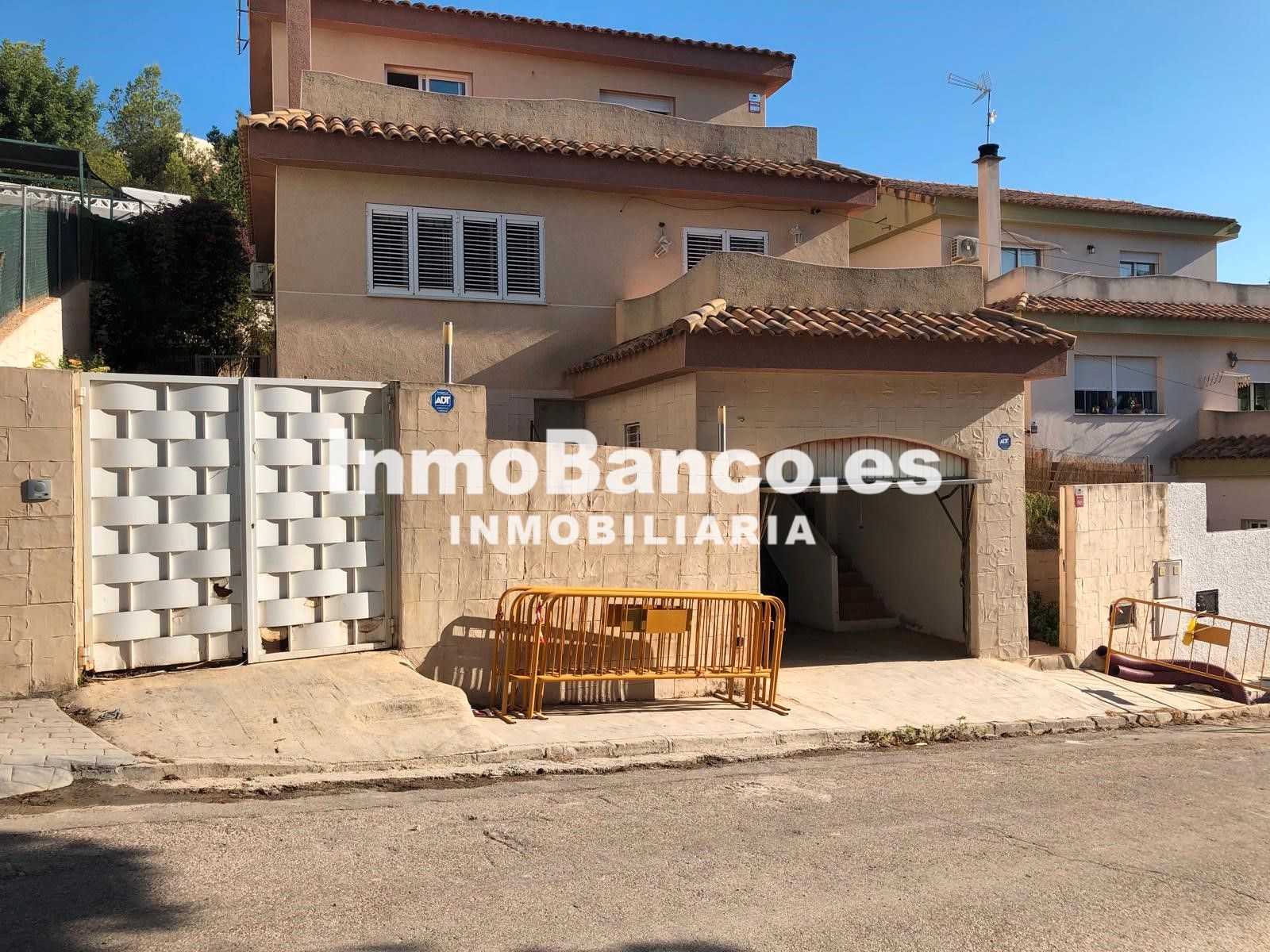 Exterior view of House or chalet for sale in Chiva  with Private garden, Terrace and Swimming Pool