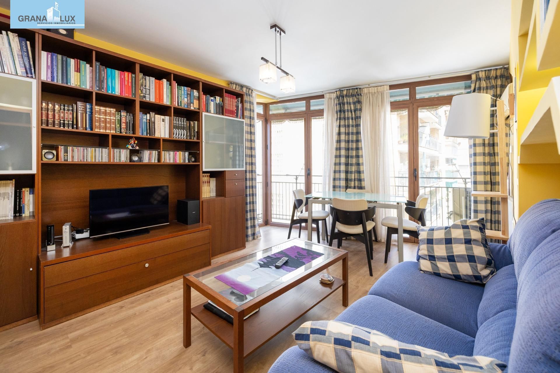 Living room of Flat for sale in  Granada Capital