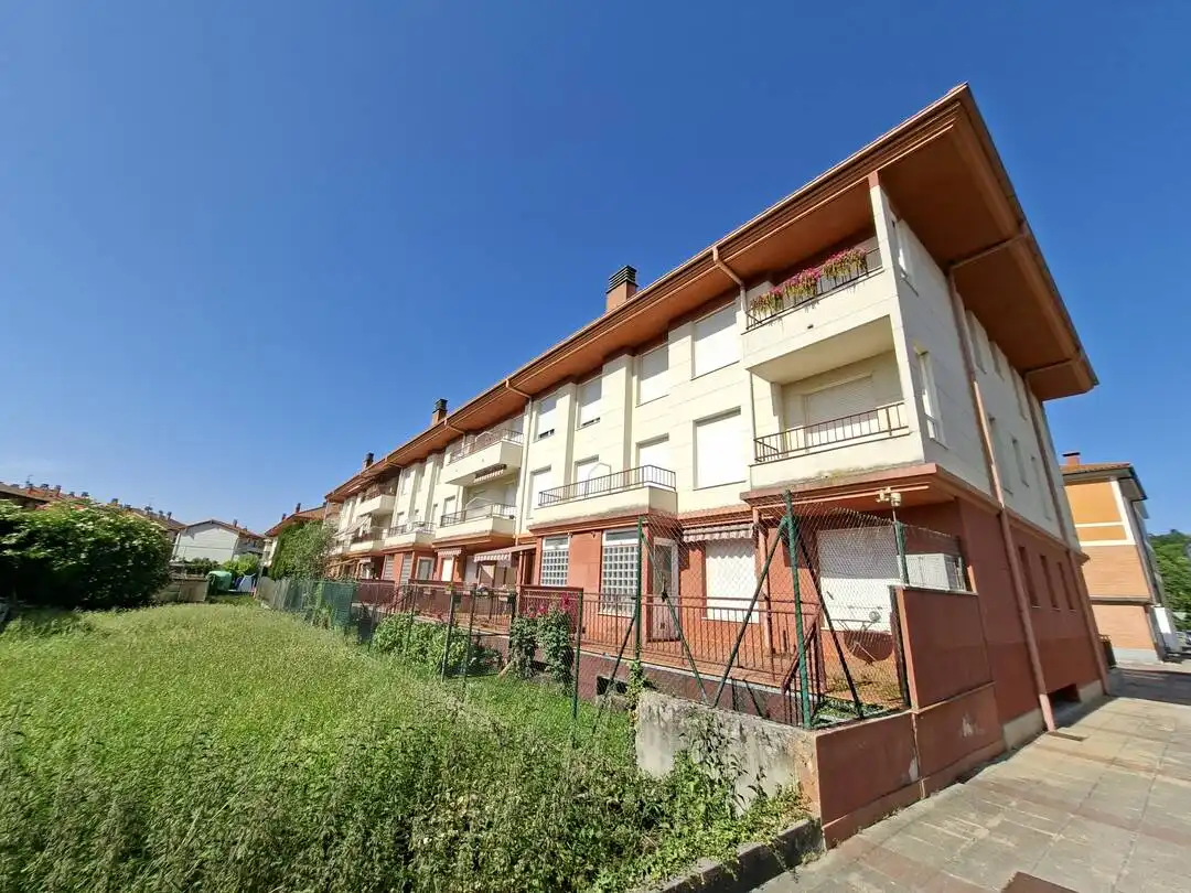 Vista exterior de Piso en venta en Otxandio con Calefacción, Amueblado y Balcón