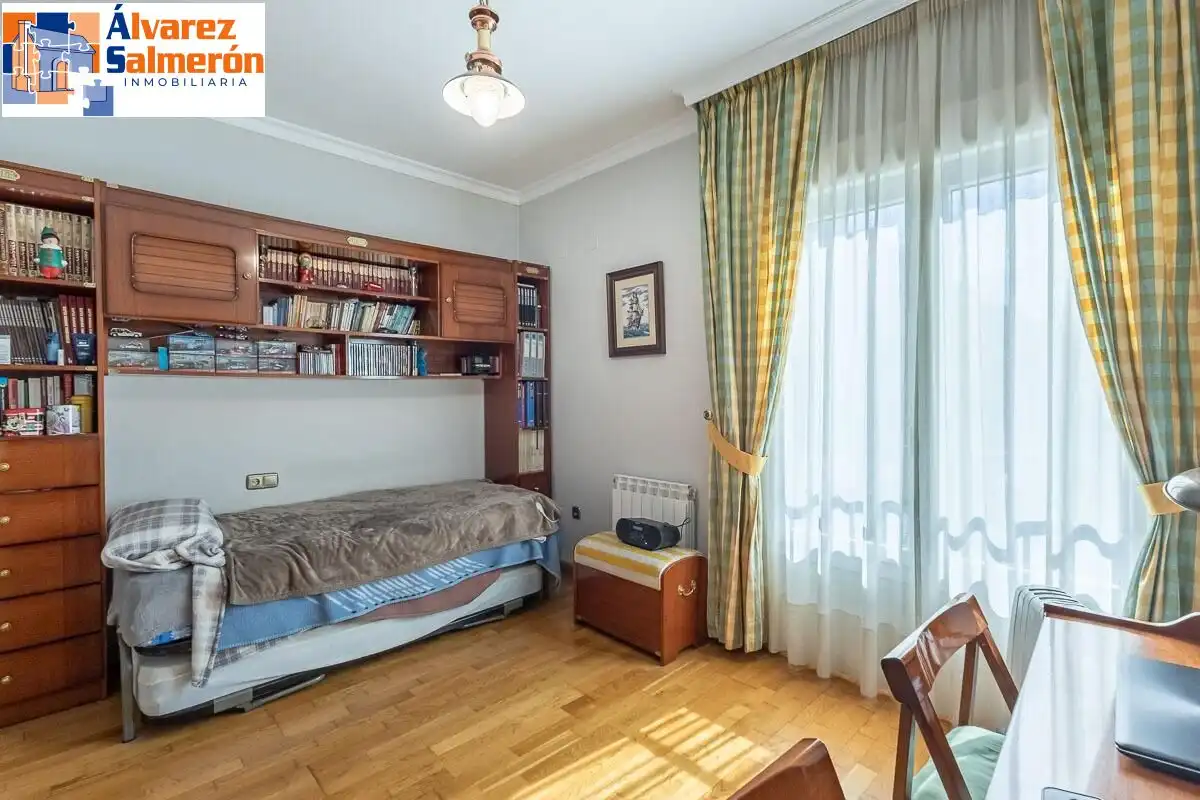Schlafzimmer von Einfamilien-Reihenhaus zum Verkauf in Granada mit Privatgarten, Terrasse und Schwimmbad