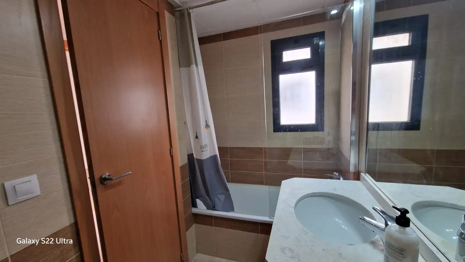 Baño de Apartamento de alquiler en Benidorm con Aire acondicionado, Calefacción y Terraza