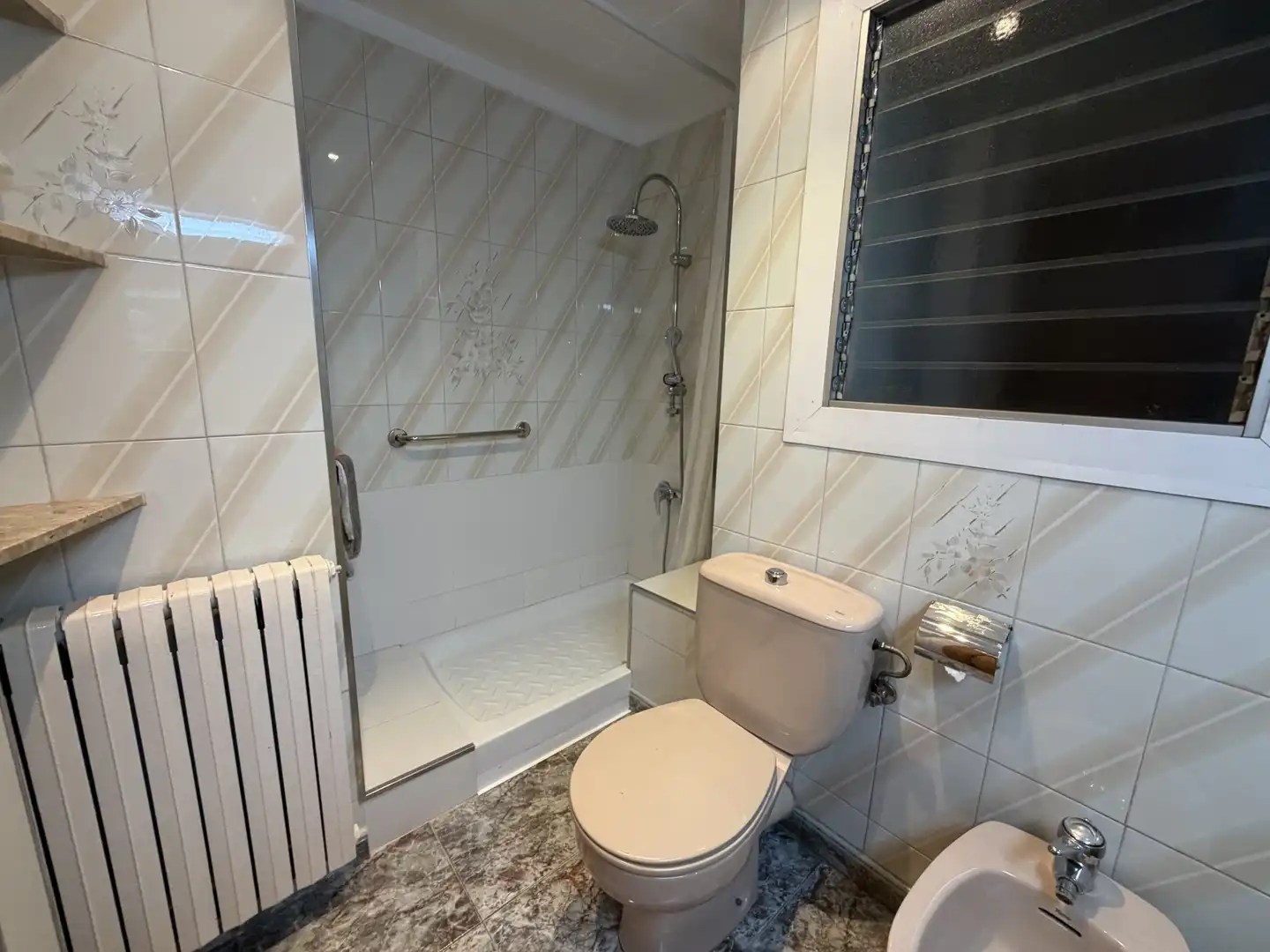 Bany de Pis en venda en Vic amb Calefacció i Terrassa