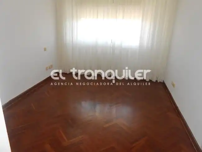 Dormitori de Pis de lloguer en Pozuelo de Alarcón amb Aire condicionat, Parquet i Terrassa