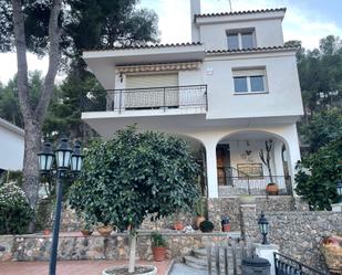 Vista exterior de Casa o xalet de lloguer en Castelldefels amb Calefacció i Terrassa