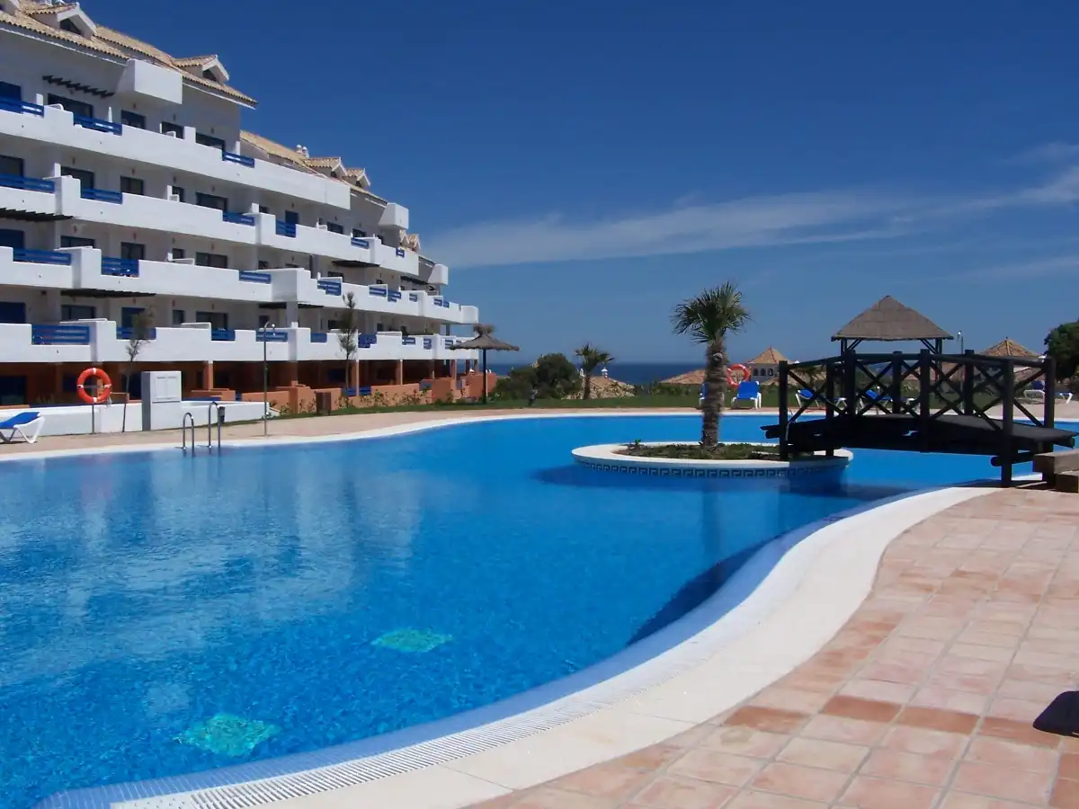 Piscina de Apartament en venda en Manilva amb Aire condicionat, Calefacció i Terrassa