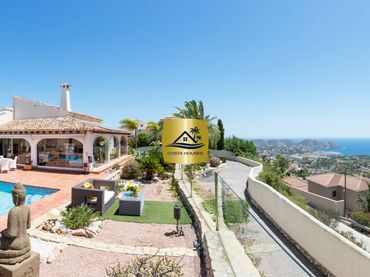 Villa con piscina in vendita a Calle Beniganim