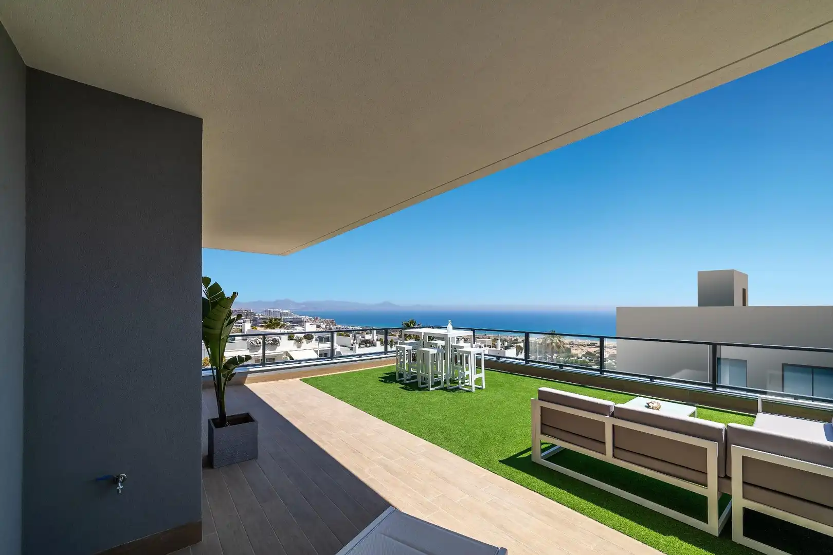 Terrasse von Erdgeschoss zum Verkauf in Santa Pola mit Klimaanlage, Heizung und Privatgarten
