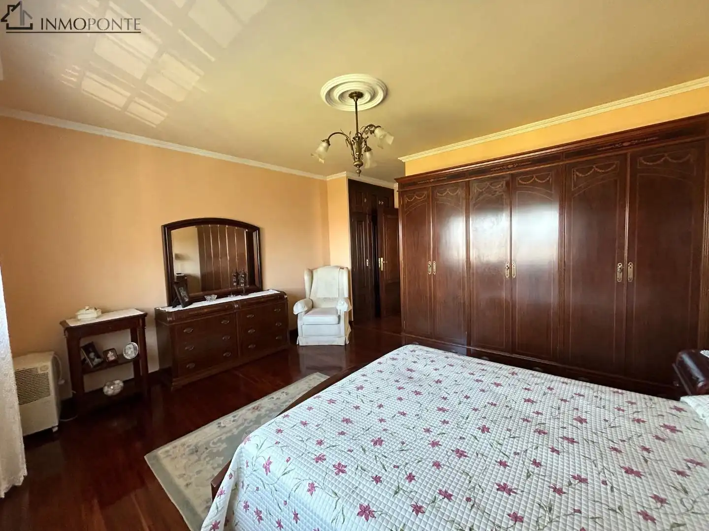 Dormitori de Casa o xalet en venda en Pontevedra Capital  amb Calefacció, Jardí privat i Terrassa