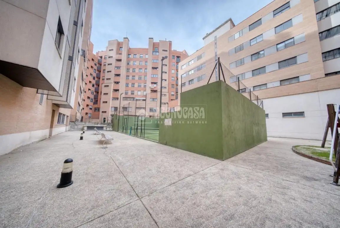 Vista exterior de Piso en venta en Valladolid con Aire acondicionado y Terraza
