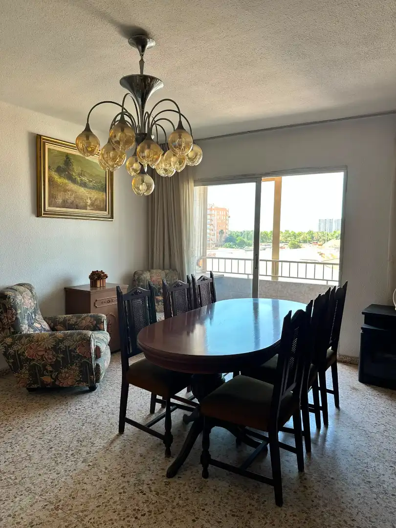 Comedor de Piso en venta en Valencia con Amueblado, Horno y Balcón