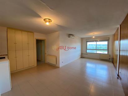 Flat for sale in  Madrid Capital  with Air Conditioner, Heating and Alarm