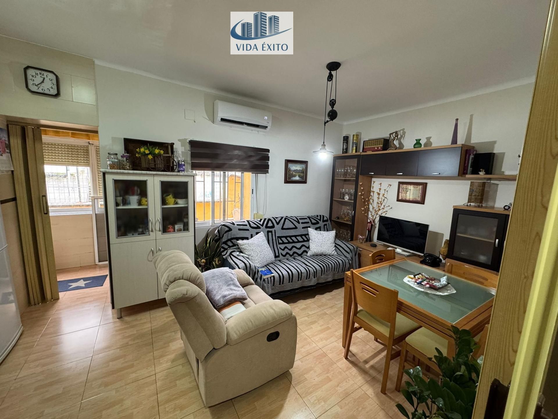 Living room of Flat for sale in Linares  with Furnished