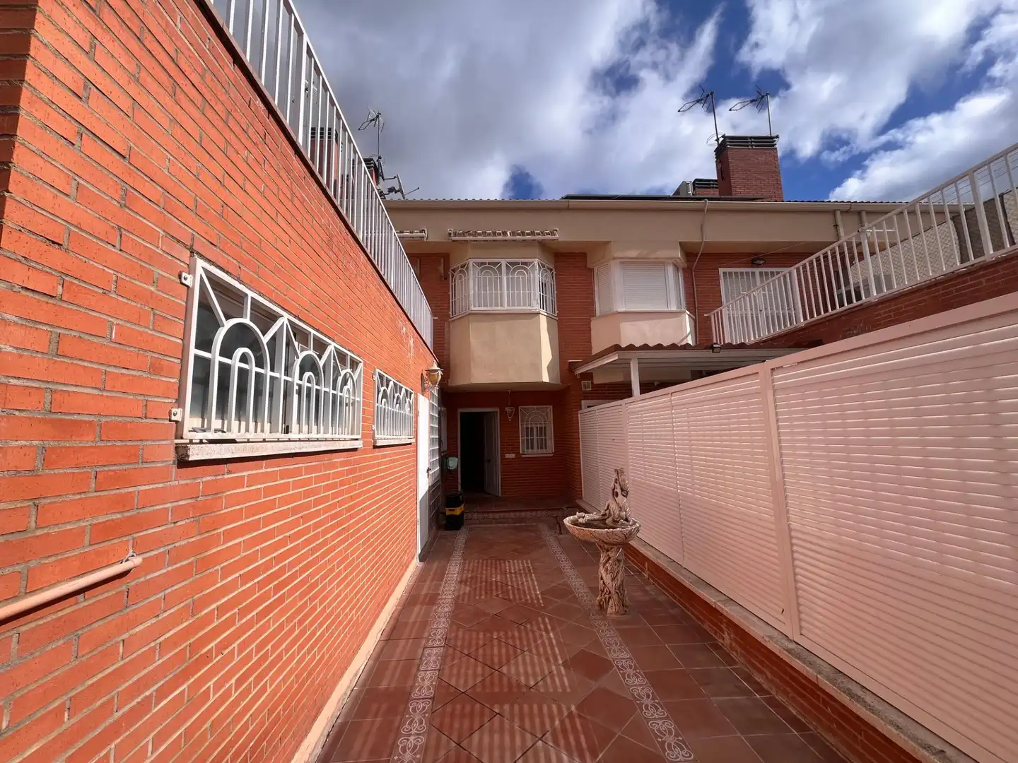 Vista exterior de Casa adosada en venta en Parla