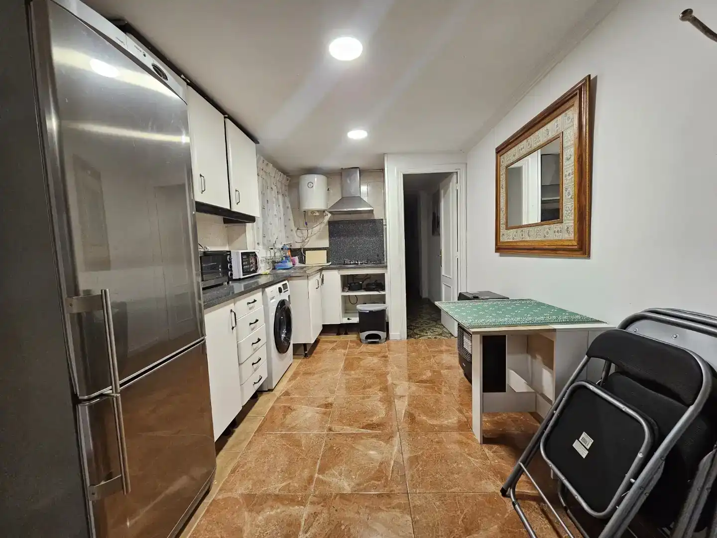 Kitchen of Flat for share in Torrent  with Air Conditioner, Furnished and Washing machine