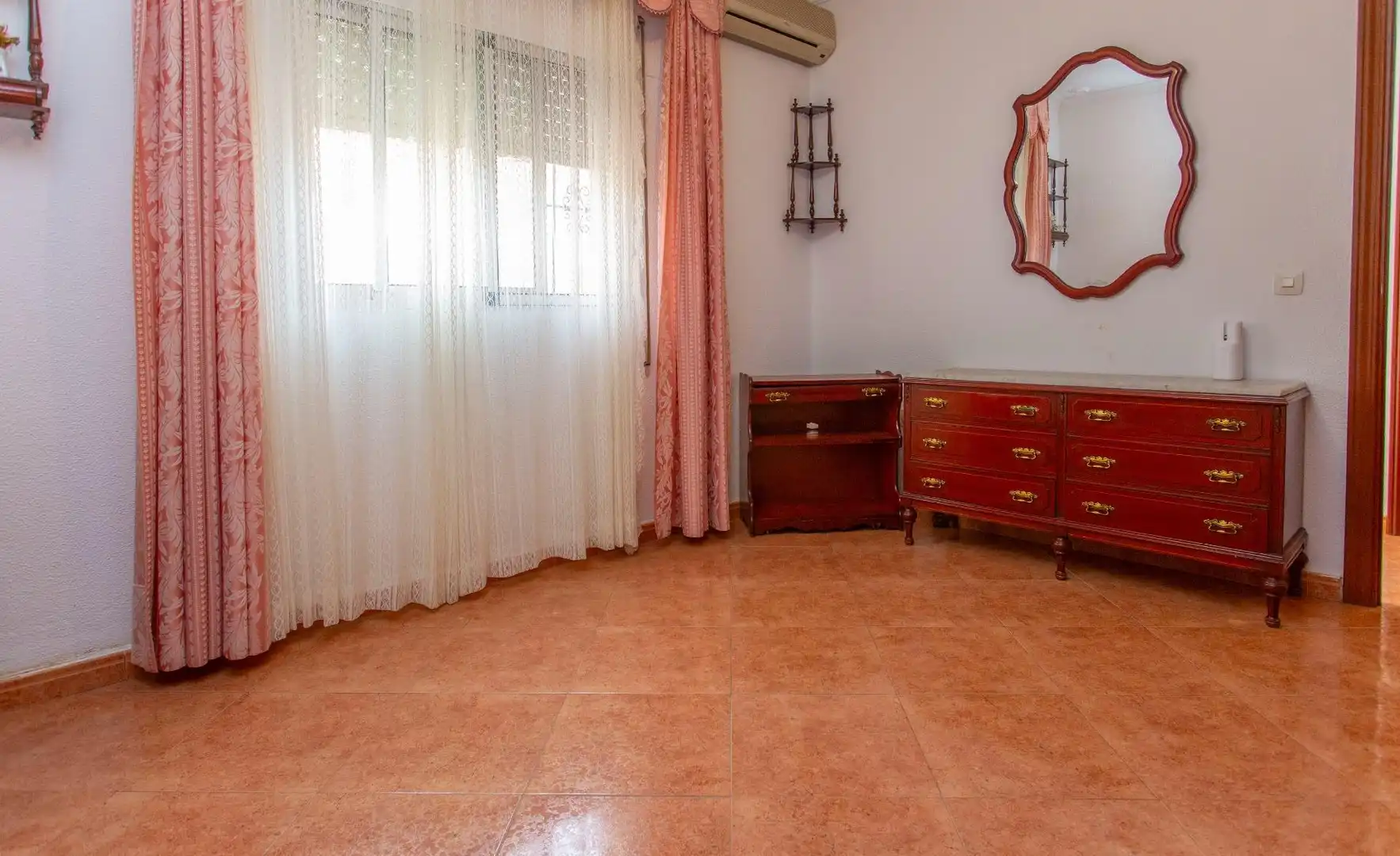 Dormitori de Casa o xalet en venda en Jerez de la Frontera amb Terrassa, Traster i Moblat
