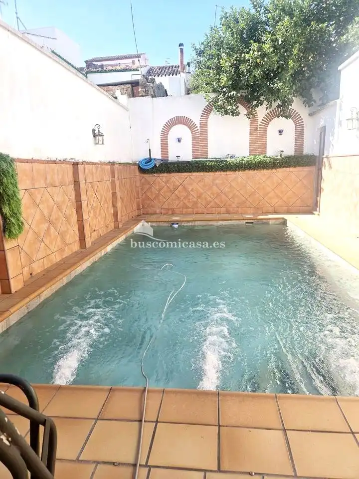 Piscina de Casa adosada en venda en Torredonjimeno amb Aire condicionat, Calefacció i Piscina