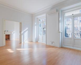 Living room of Flat to rent in  Madrid Capital  with Air Conditioner, Heating and Balcony