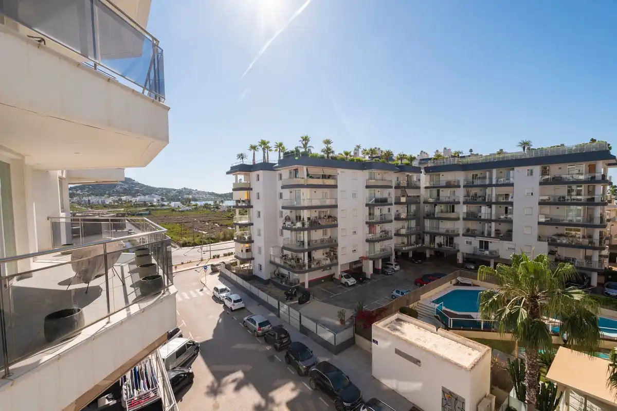 Vista exterior de Pis de lloguer en Marina Botafoc - Platja de Talamanca
