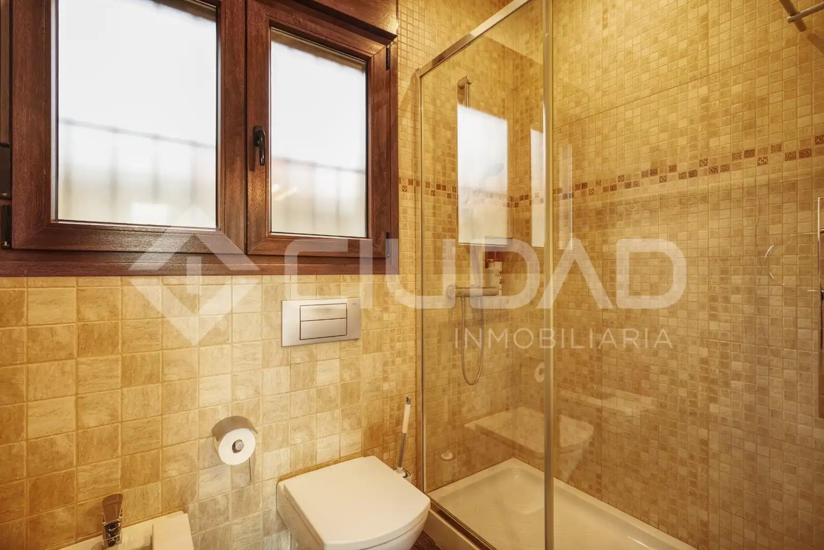 Bany de Casa o xalet en venda en Castilleja de la Cuesta amb Aire condicionat, Jardí privat i Terrassa
