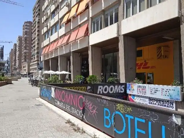 Local comercial en venda a Avenida General Peron, imagen 2