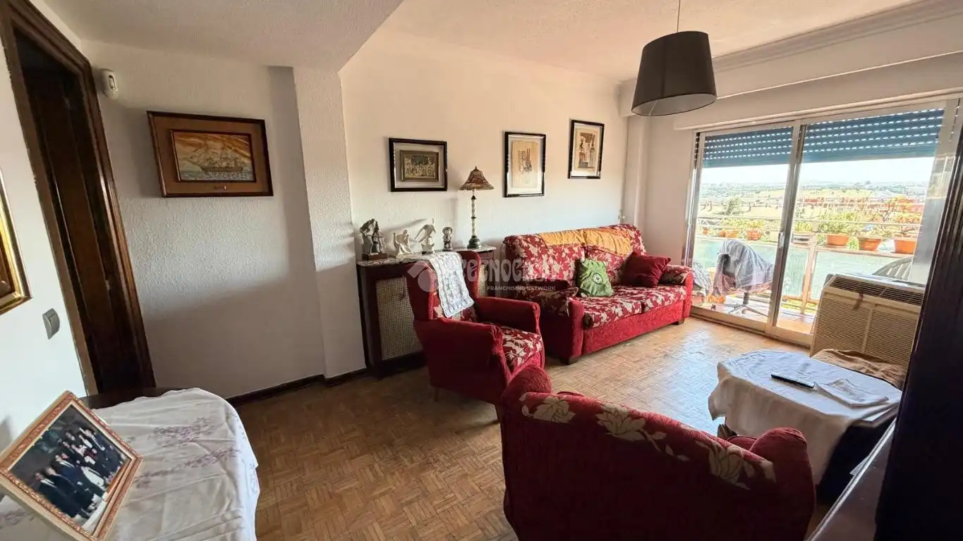 Sala d'estar de Pis en venda en Madrid amb Calefacció, Parquet i Terrassa