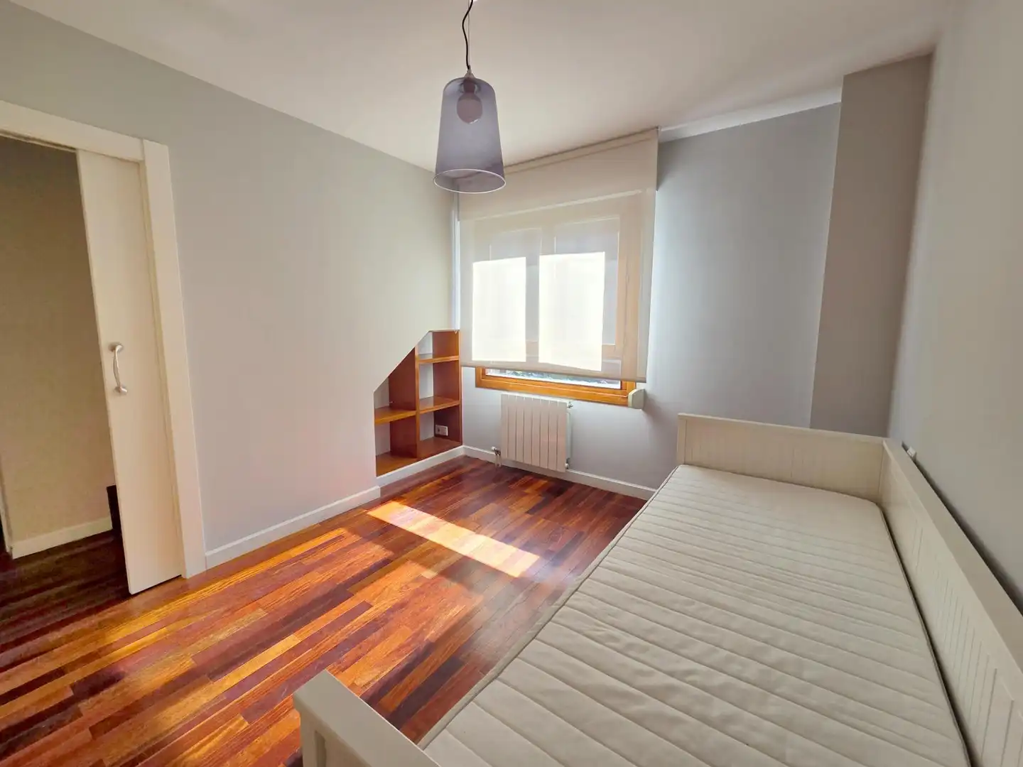 Schlafzimmer von Dachboden zur Miete in Santander mit Heizung, Privatgarten und Parkett