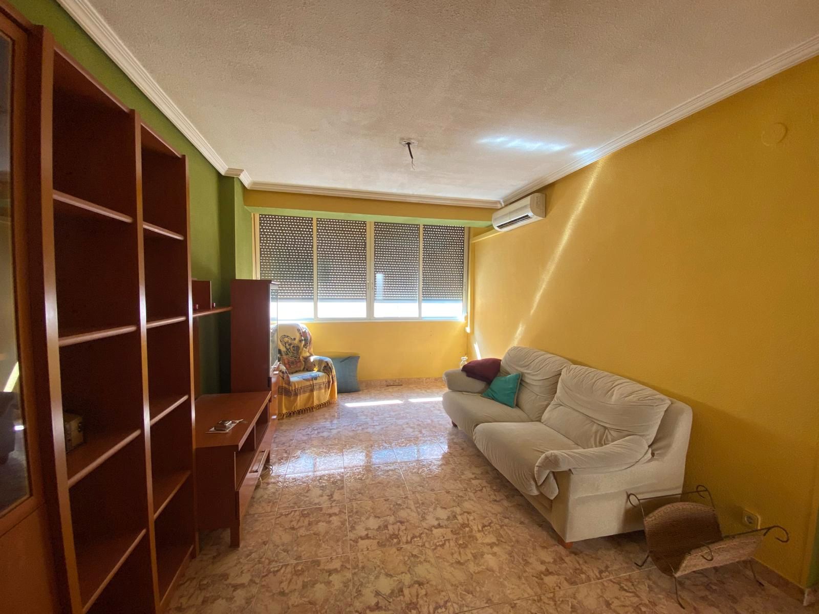 Sala de estar de Piso para compartir en Alicante / Alacant con Amueblado, Horno y TV