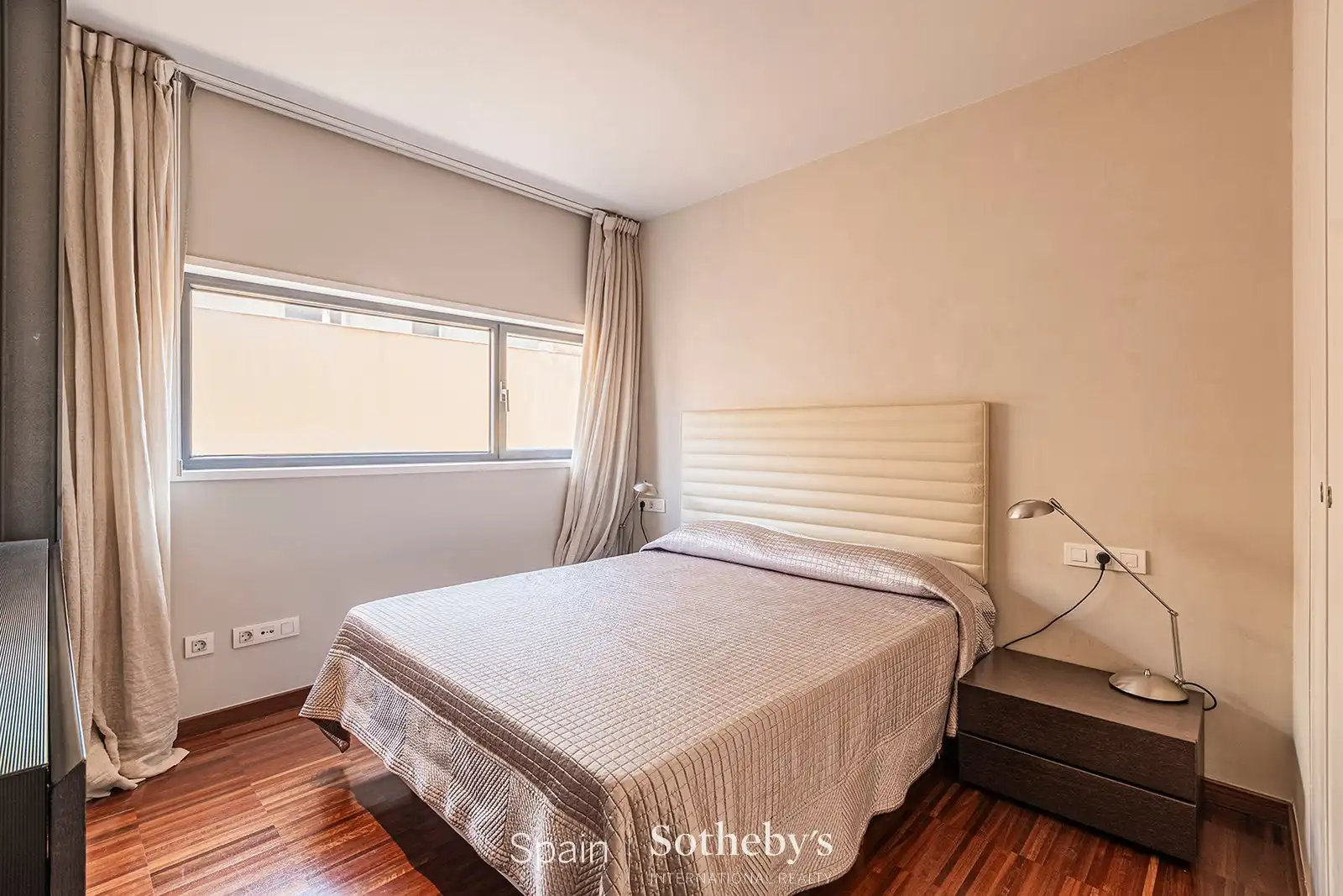 Habitación de Ático en venta en Barcelona con Aire acondicionado, Terraza y Piscina