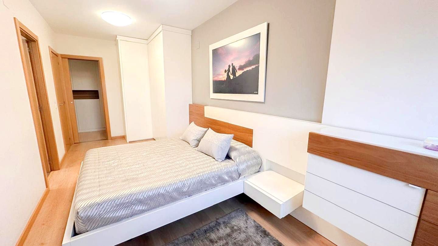Bedroom of Flat for sale in  Logroño  with Air Conditioner, Heating and Terrace