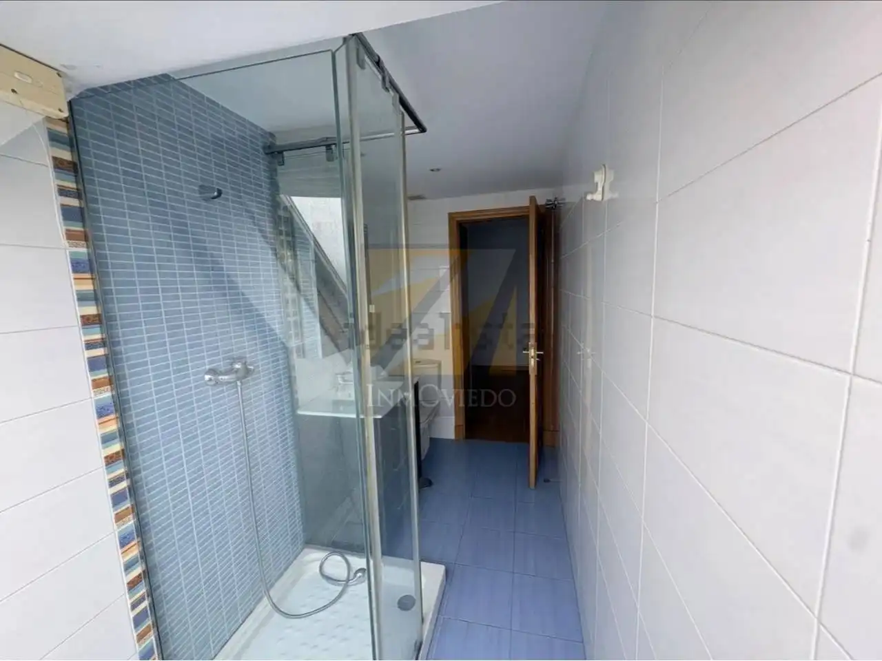 Bany de Àtic en venda en Oviedo  amb Calefacció i Traster