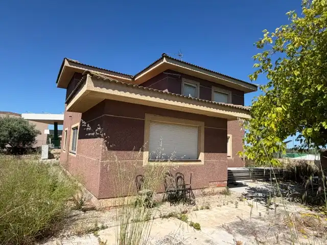 Vista exterior de Casa o xalet en venda en Tarragona amb Jardí privat, Terrassa i Alarma