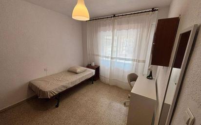 Bedroom of Flat to share in  Granada Capital  with Air Conditioner, Heating and Terrace