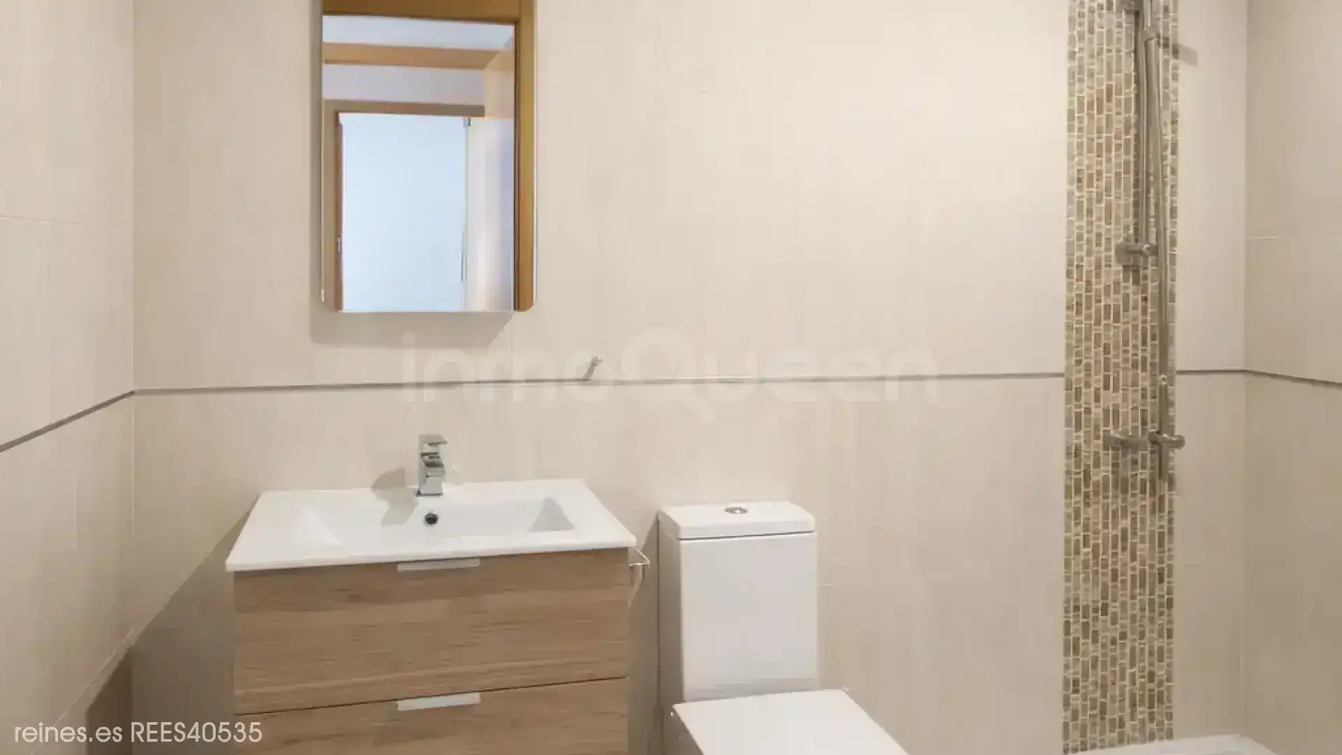 Baño de Piso en venta en Foz con Calefacción, Terraza y Amueblado