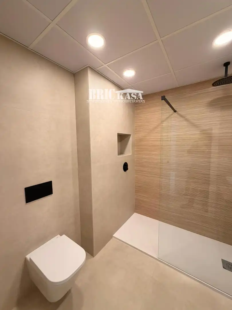 Bathroom of Flat for rent in Cáceres  with Air Conditioner, Heating and Terrace