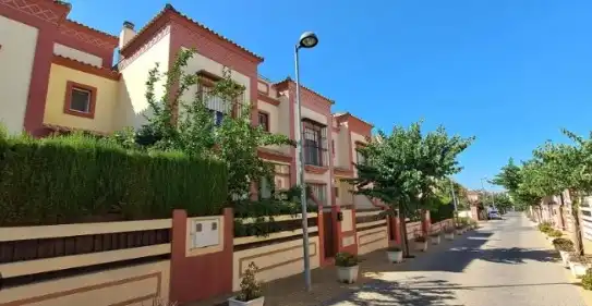 Vista exterior de Casa o xalet en venda en Dos Hermanas amb Aire condicionat, Jardí privat i Moblat