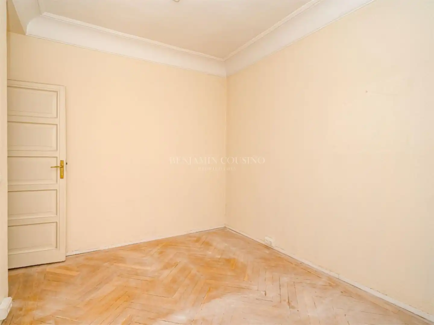 Habitación de Piso en venta en Madrid con Balcón
