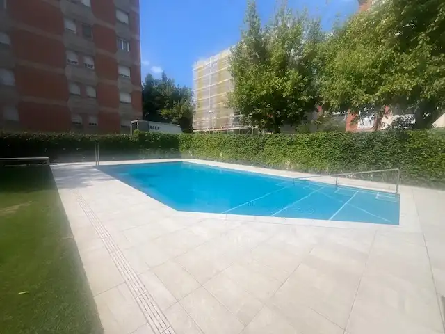 Schwimmbecken von Wohnung zur Miete in Sant Cugat del Vallès mit Klimaanlage, Heizung und Parkett
