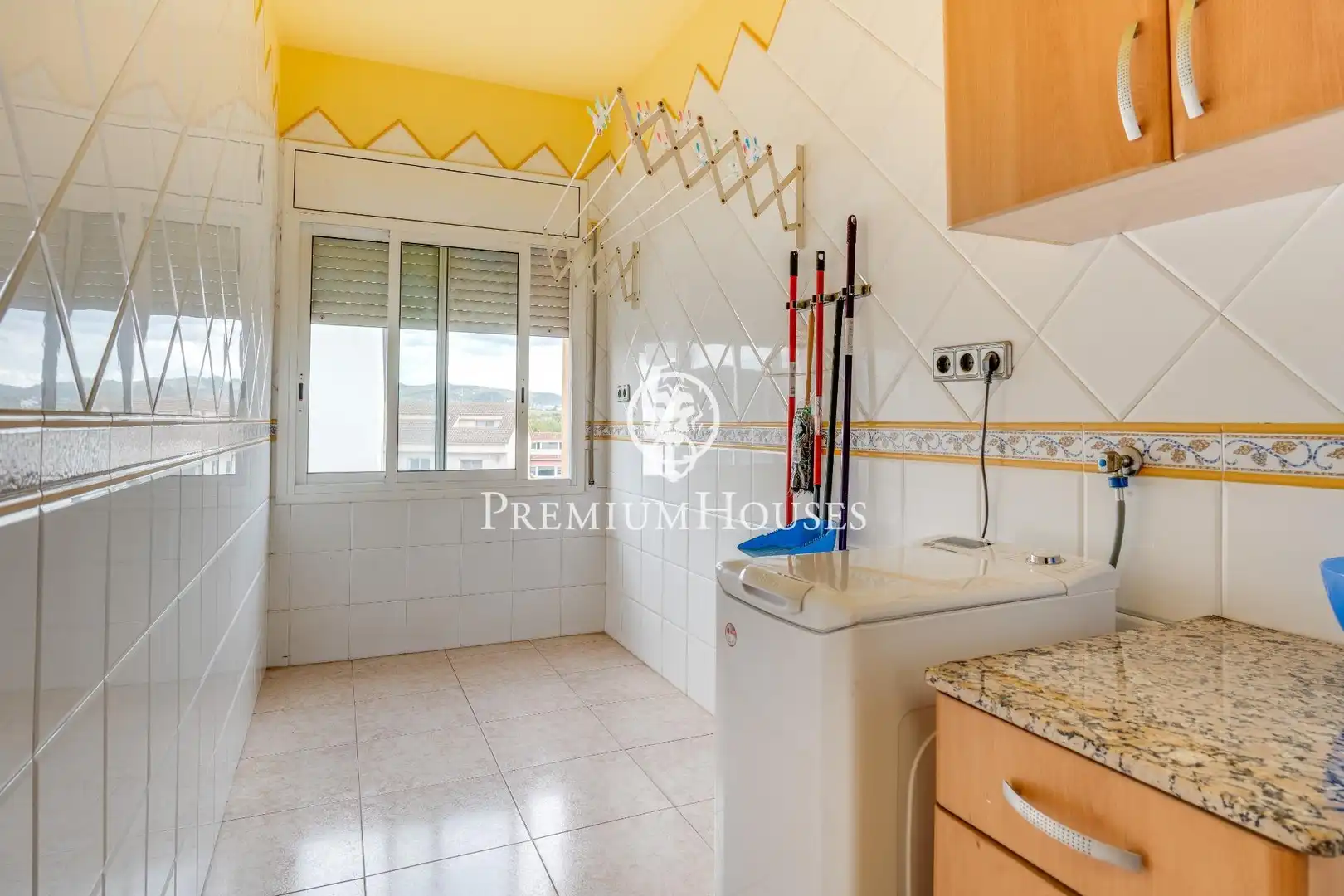 Cocina de Casa o chalet en venta en Vilanova i la Geltrú con Aire acondicionado, Calefacción y Jardín privado