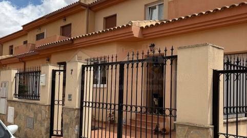 Foto 2 de Casa adosada en venda a El Pinós / Pinoso, Alicante