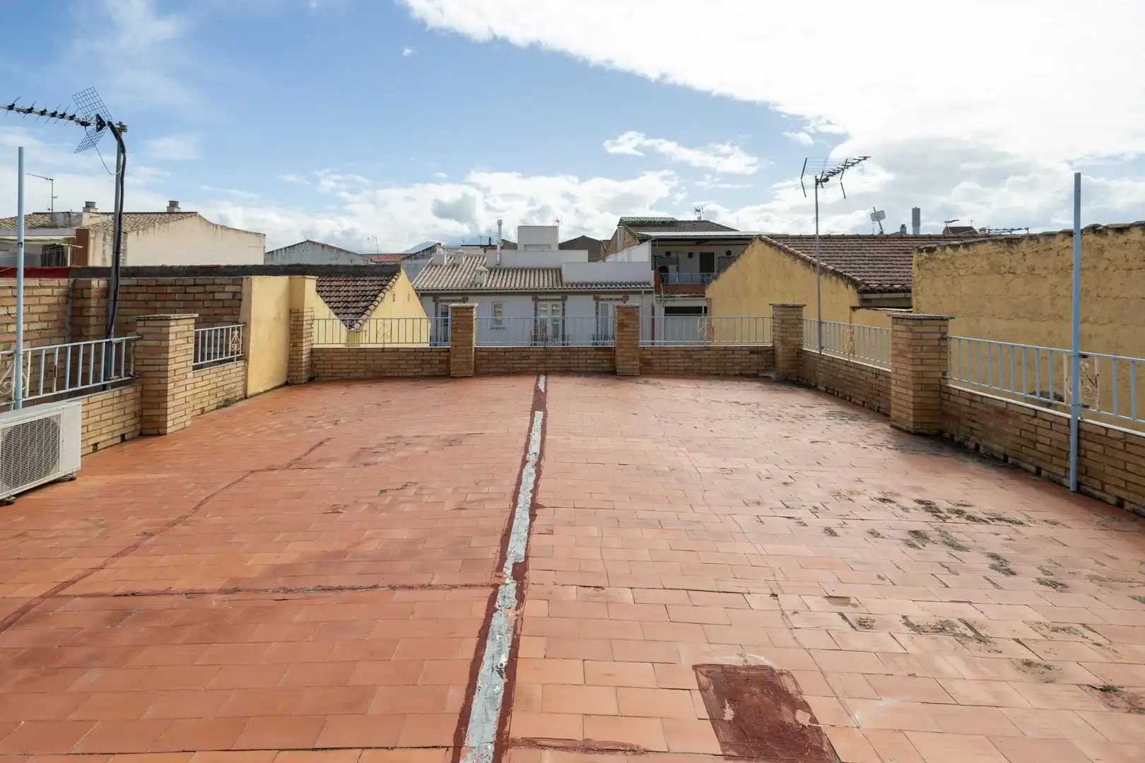 Vista exterior de Casa o xalet en venda en Armilla amb Aire condicionat, Traster i Balcó
