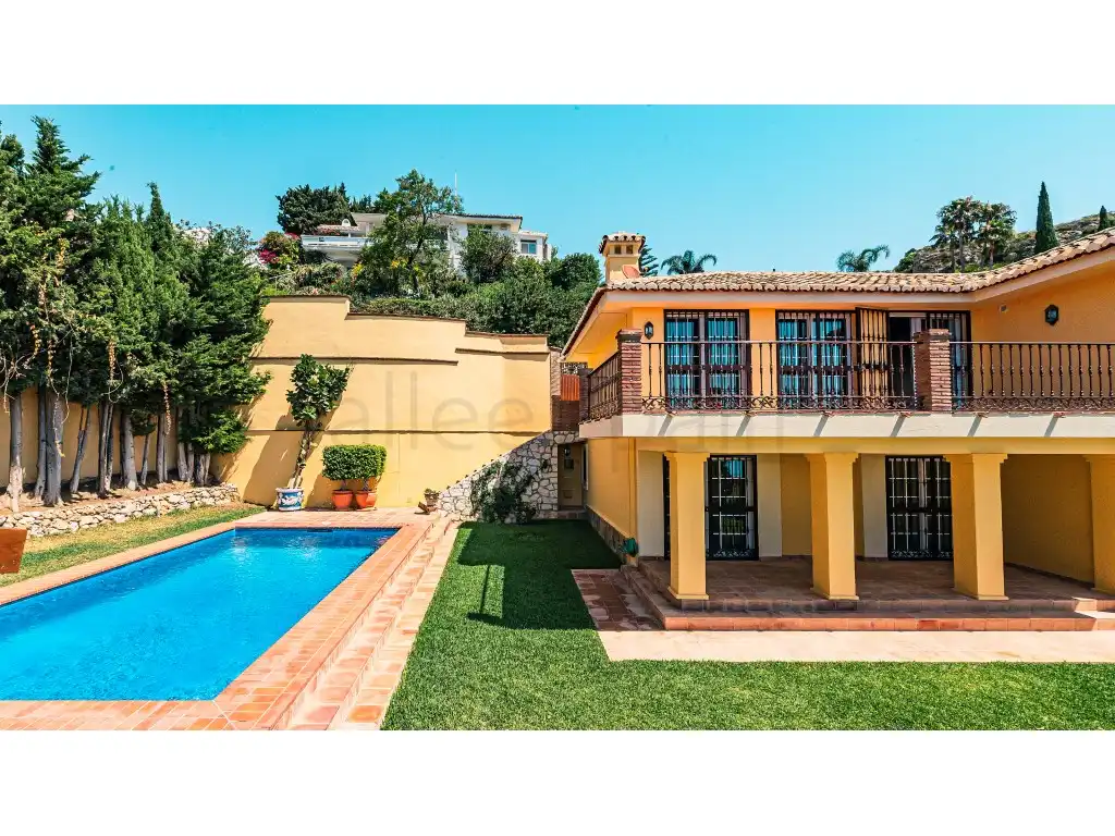 Außenansicht von Haus oder Chalet zum Verkauf in Benalmádena