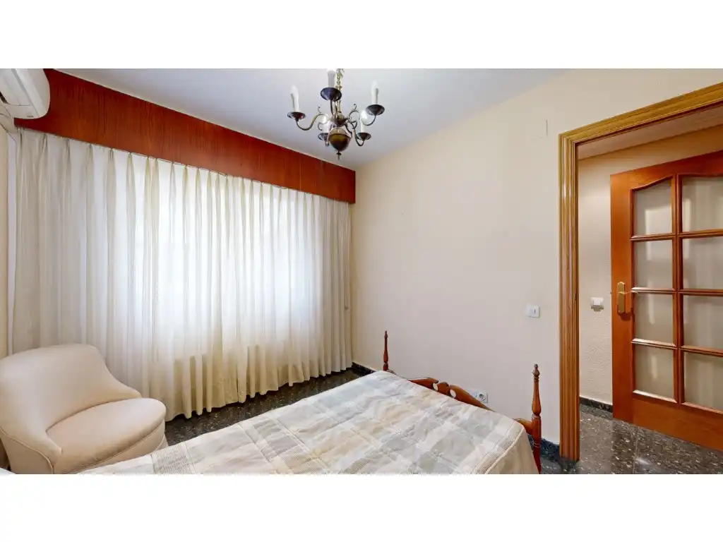 Flat for sale in Exposició