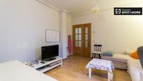 Living room of Flat to rent in  Madrid Capital  with Air Conditioner, Heating and Furnished