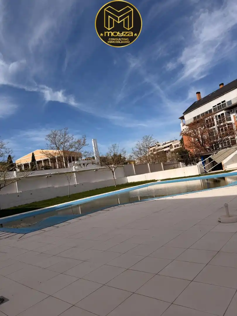 Piscina de Pis de lloguer en Jaén amb Aire condicionat i Traster